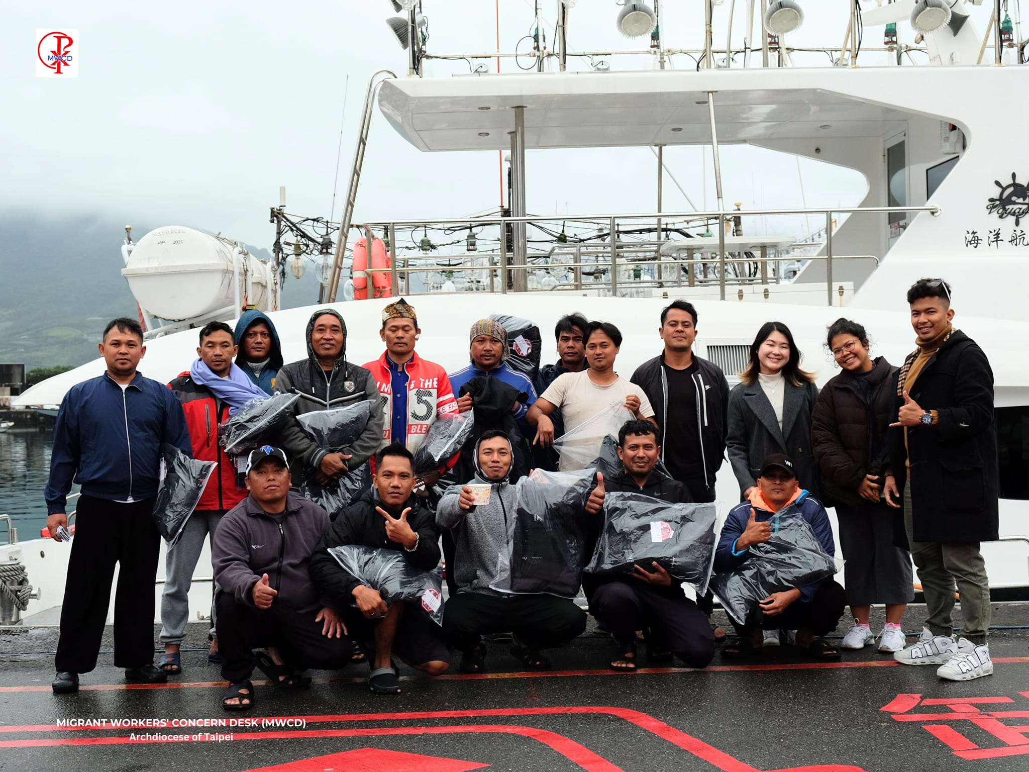 Stella Maris Services in Taipei Distributed Jackets to Fishers in Shen-Ao Fishing Port